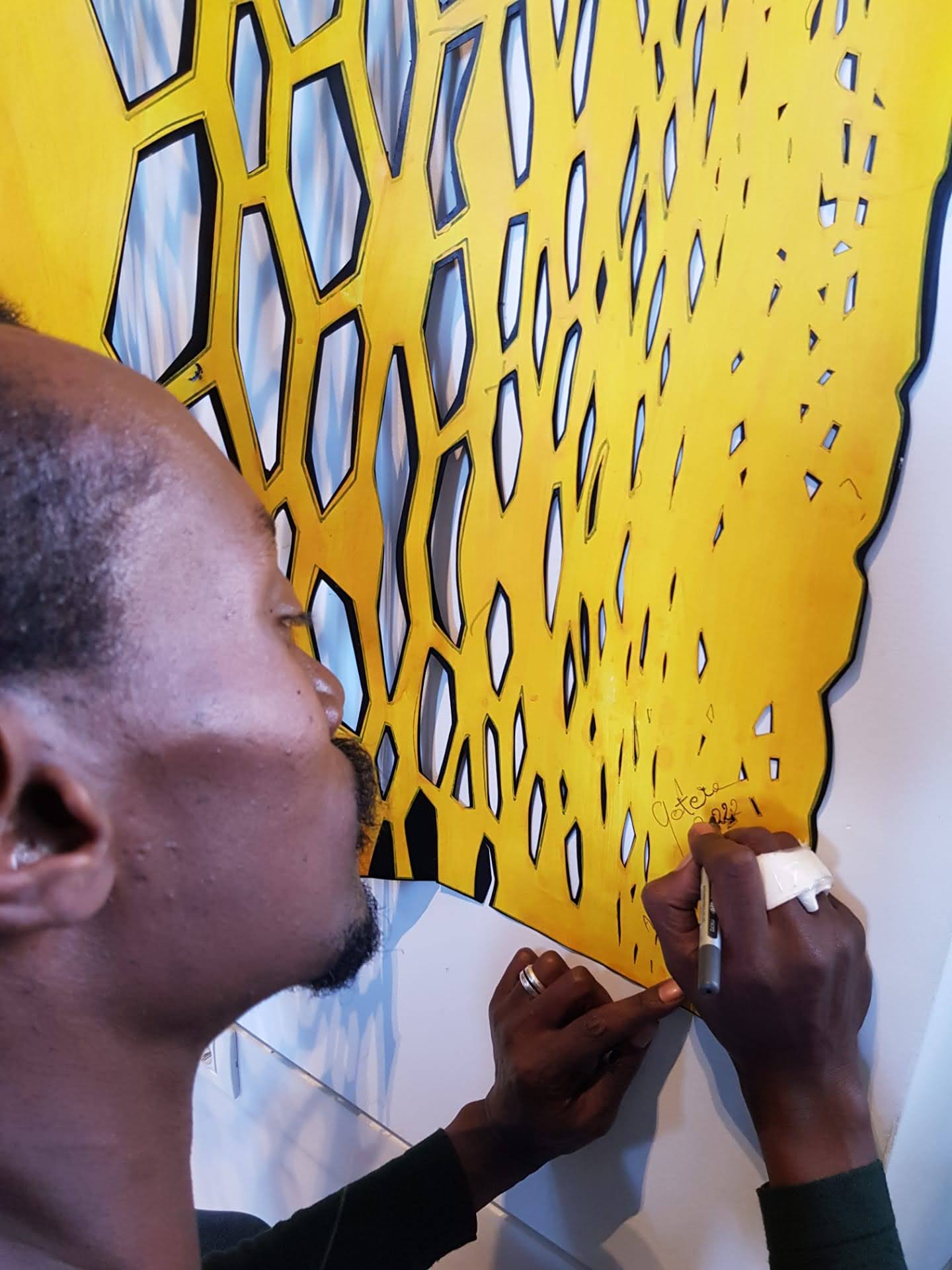 Cutting with a scalpel, yellow paper — Munana Gatera